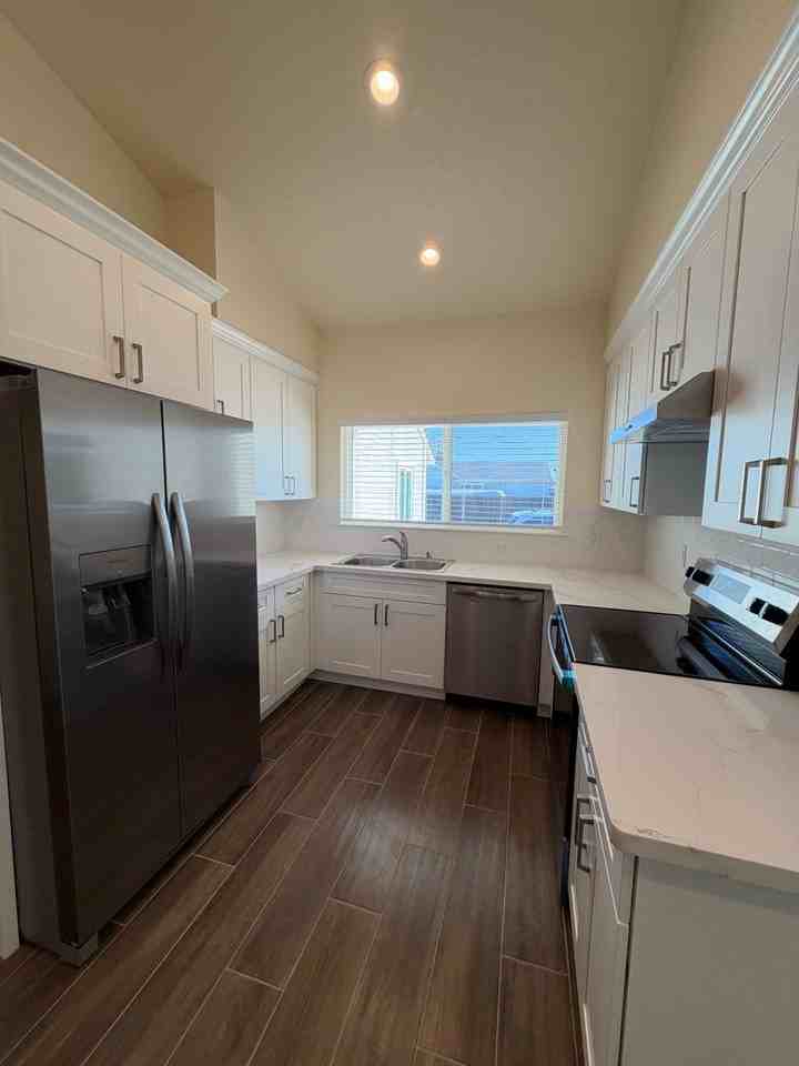 528 Bella Vista Dr - Photo 3 of 18