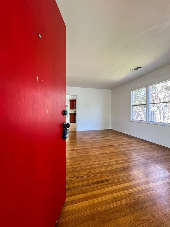 165 Gesford St - Photo 3 of 17