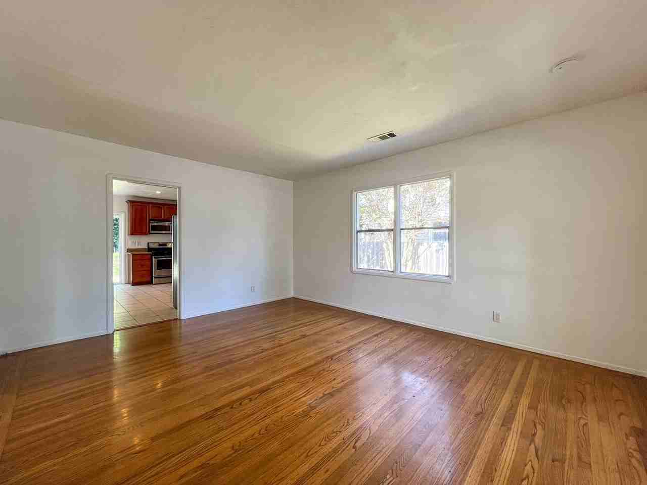 165 Gesford St - Photo 4 of 17
