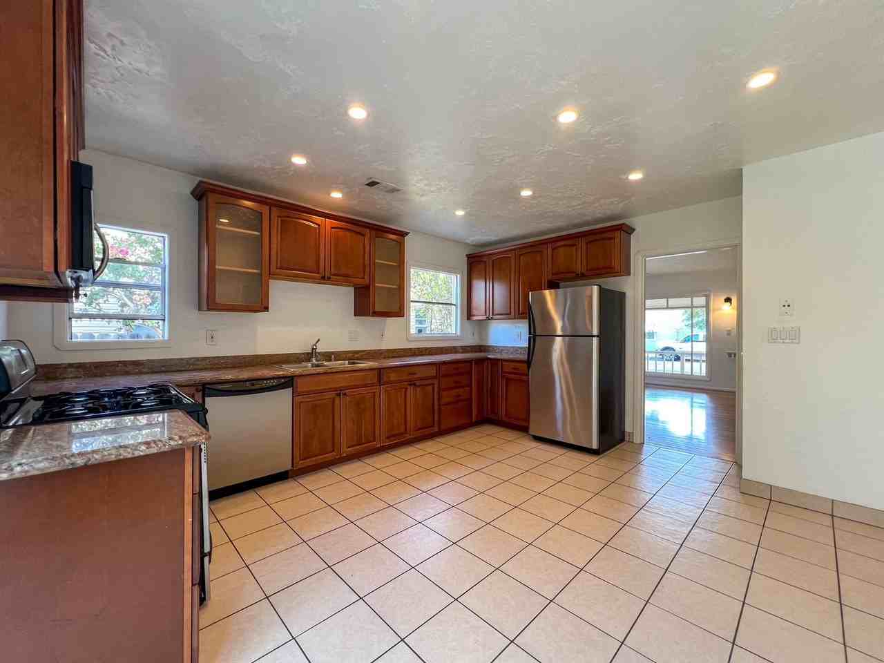 165 Gesford St - Photo 7 of 17