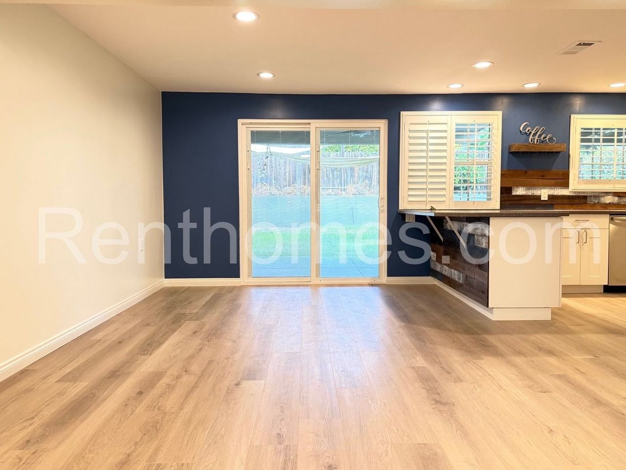 13710 Utopia Rd - Photo 3 of 32