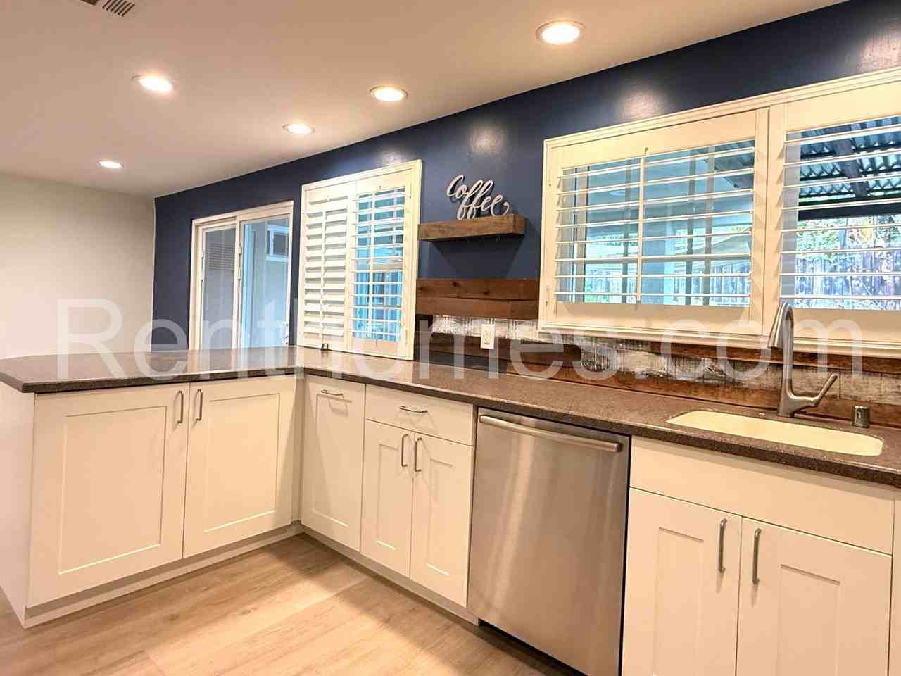 13710 Utopia Rd - Photo 7 of 32