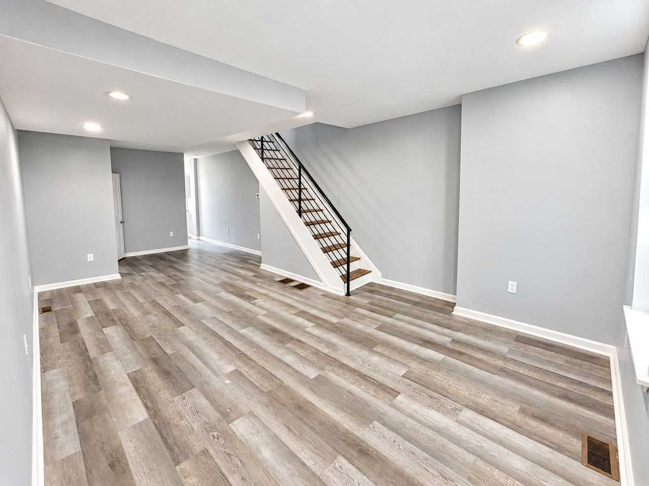 6418 N Woodstock St - Photo 2 of 15