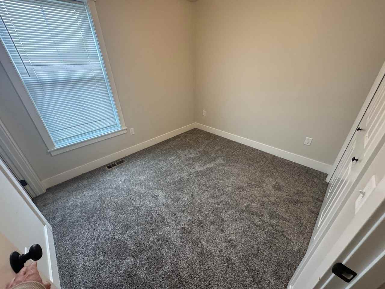 6087 Northstead Ave - Photo 6 of 7