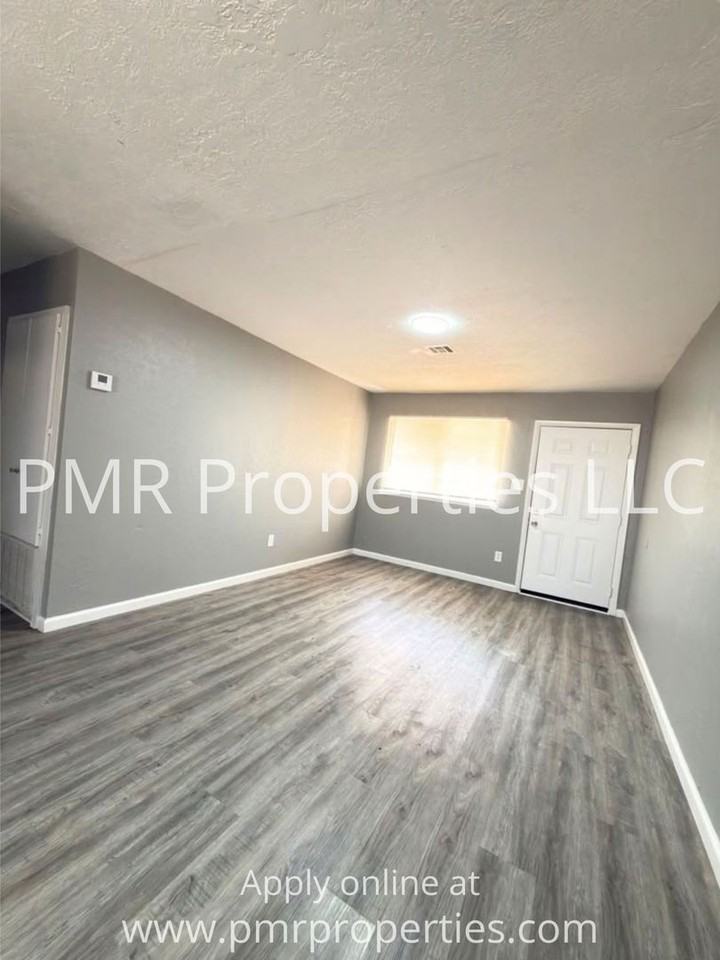 5425 Nw Kinyon Ave - Photo 2 of 11