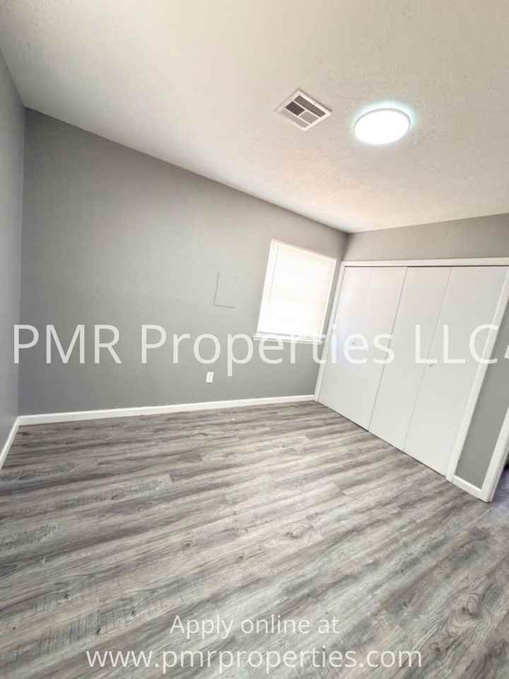 5425 Nw Kinyon Ave - Photo 6 of 11