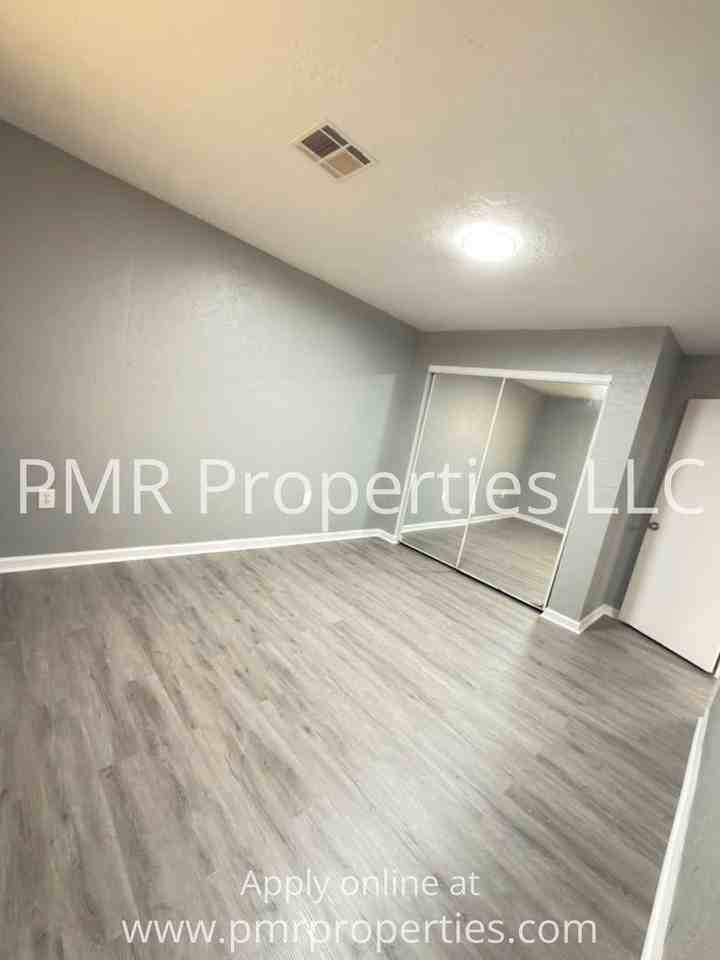 5425 Nw Kinyon Ave - Photo 7 of 11