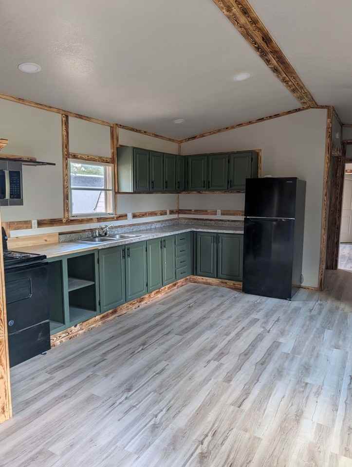 1683 Stephens Dr - Photo 2 of 16