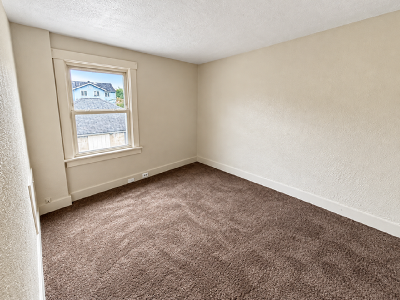 616 Farnsworth Ave - Photo 3 of 8