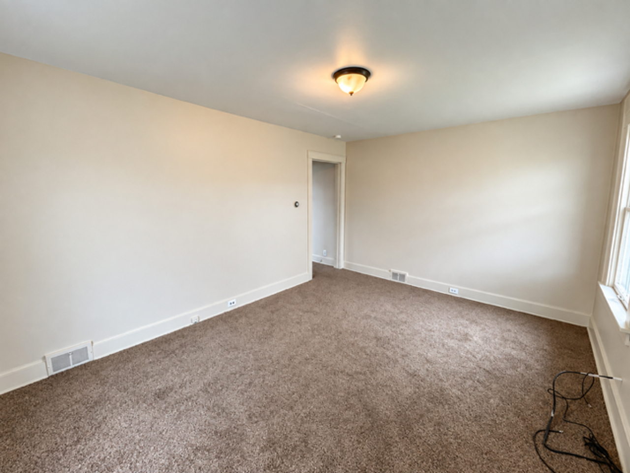 616 Farnsworth Ave - Photo 4 of 8