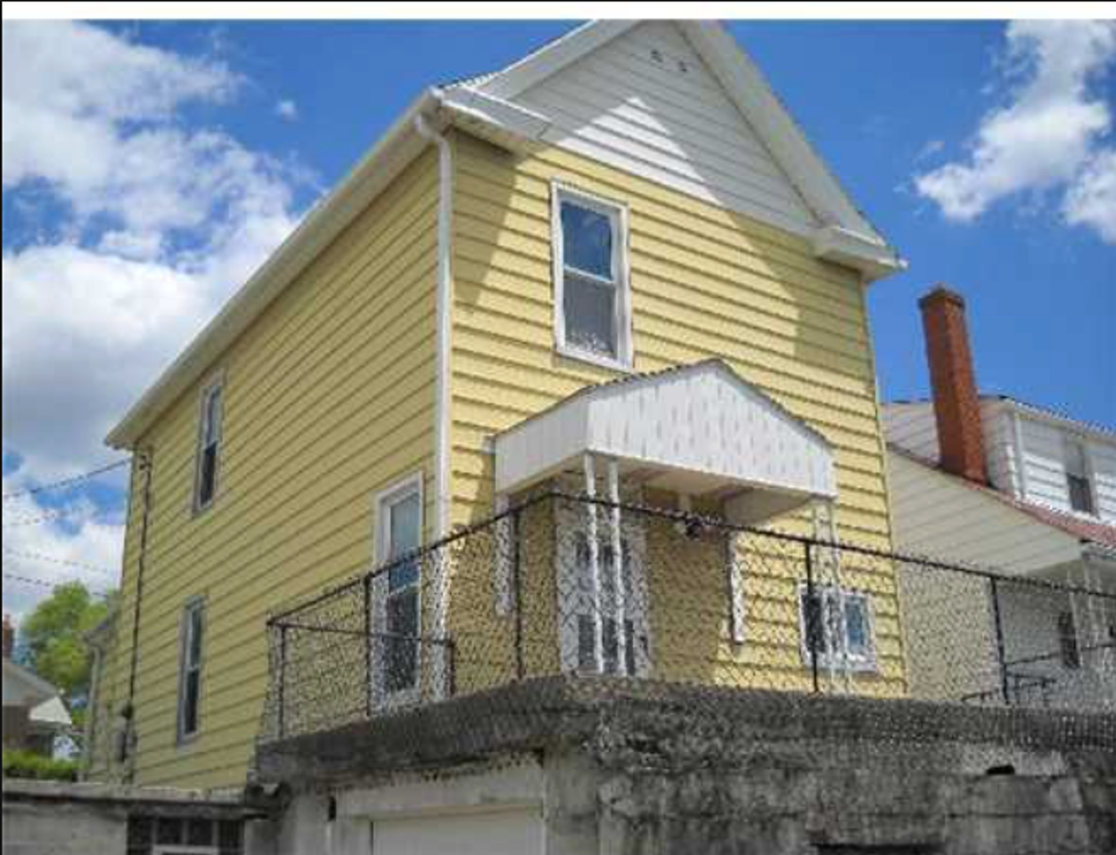 744 Large Ave - Photo 2 of 6