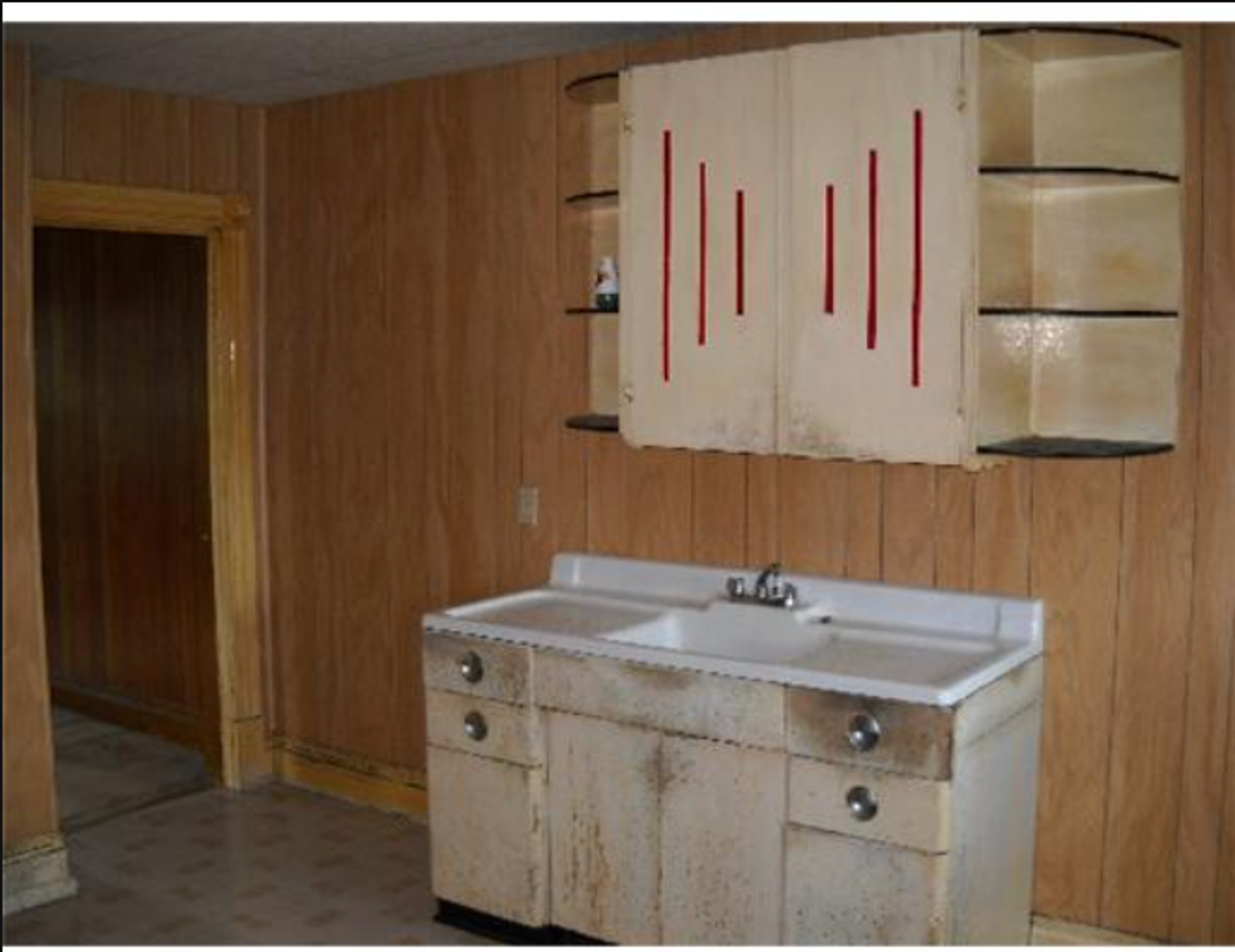 744 Large Ave - Photo 4 of 6