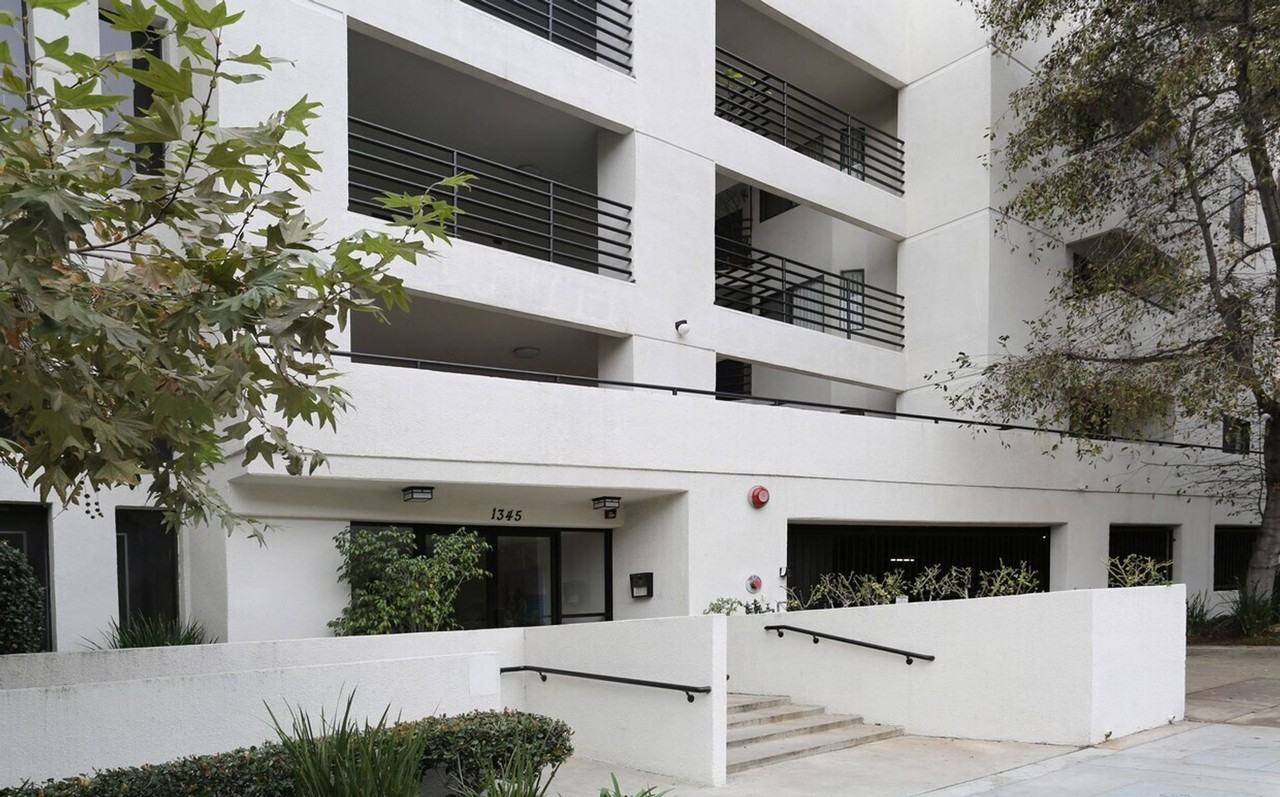1345 Beverly Glen Blvd - Photo 2 of 23
