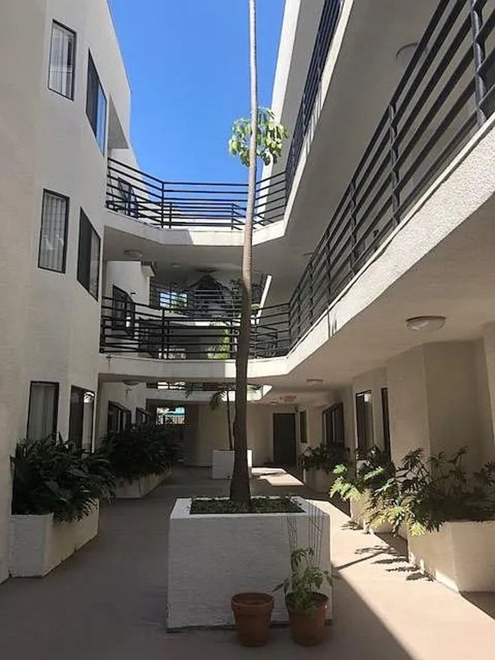 1345 Beverly Glen Blvd - Photo 3 of 23
