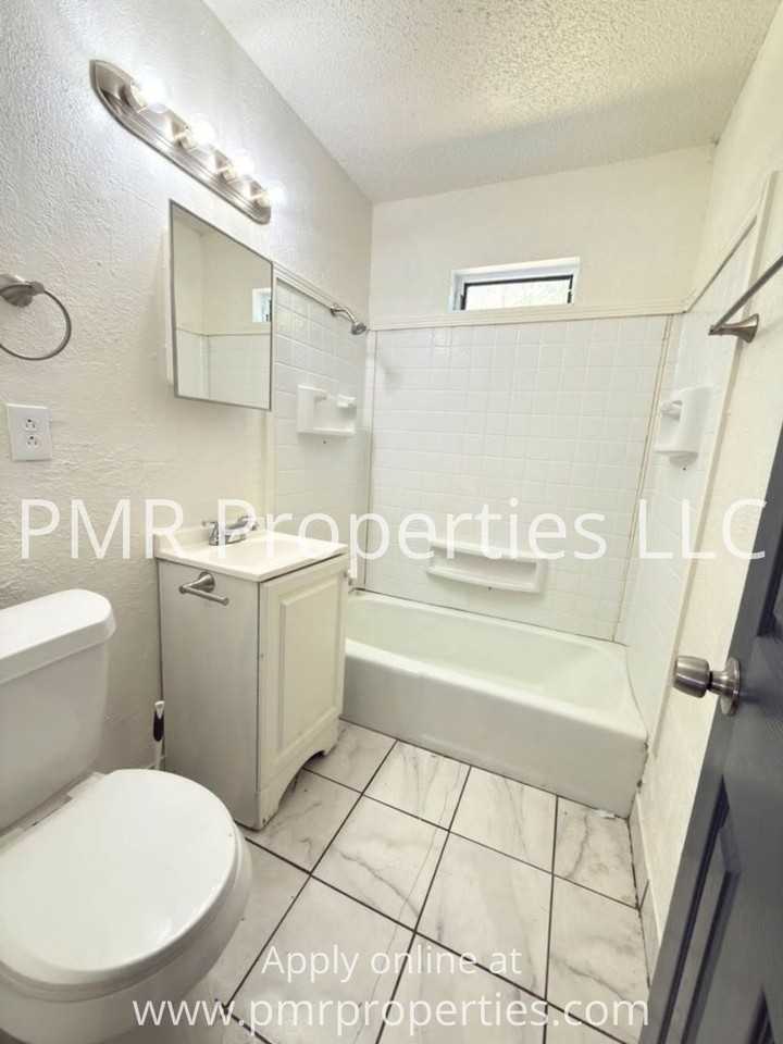 1411 Nw Hoover Ave - Photo 7 of 8
