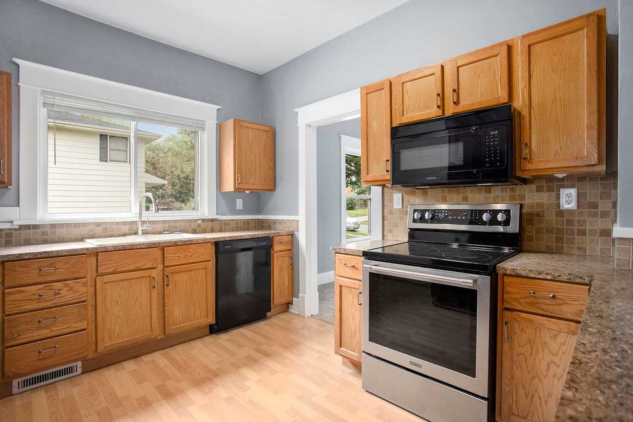 4220 Lenox Ave - Photo 6 of 15