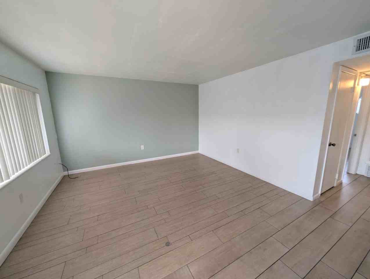 140 Minna Ln - Photo 3 of 8