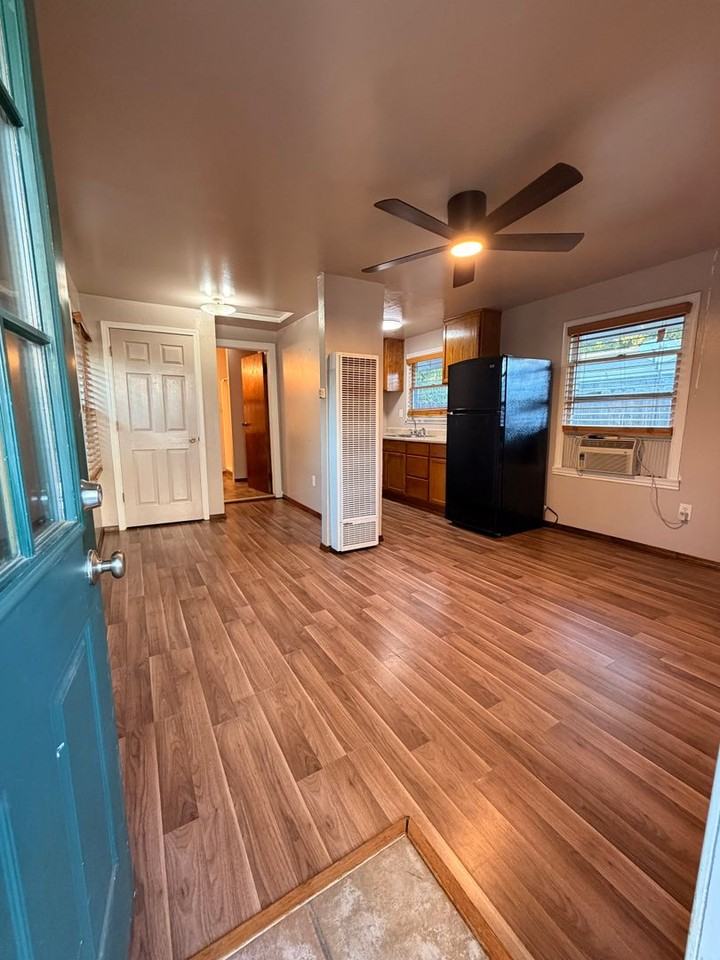 660 Maple St - Photo 2 of 6