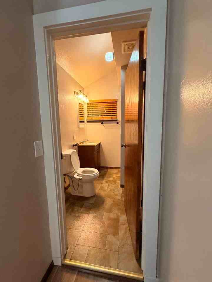 660 Maple St - Photo 5 of 6