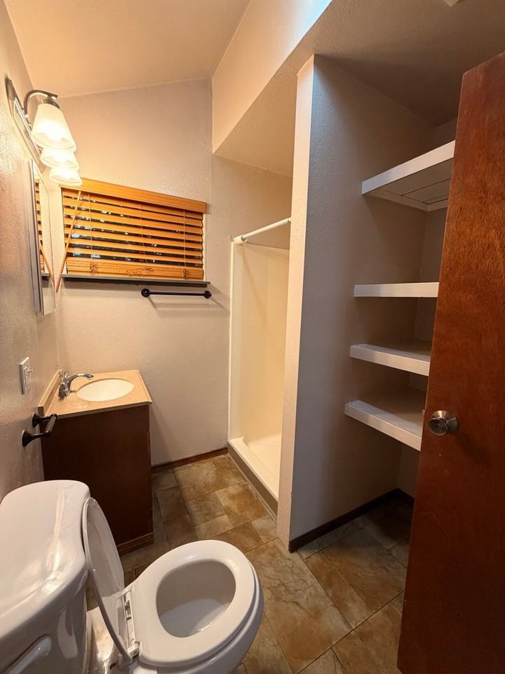 660 Maple St - Photo 6 of 6