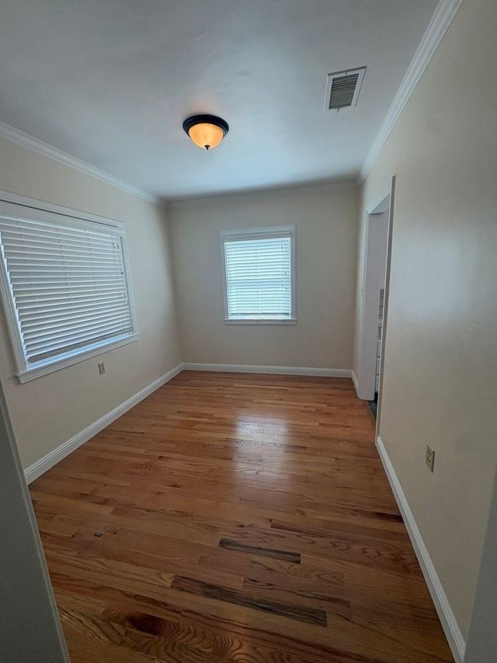 556 5th Ave - Photo 6 of 25