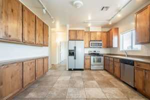 featured image of 638 E Lester St