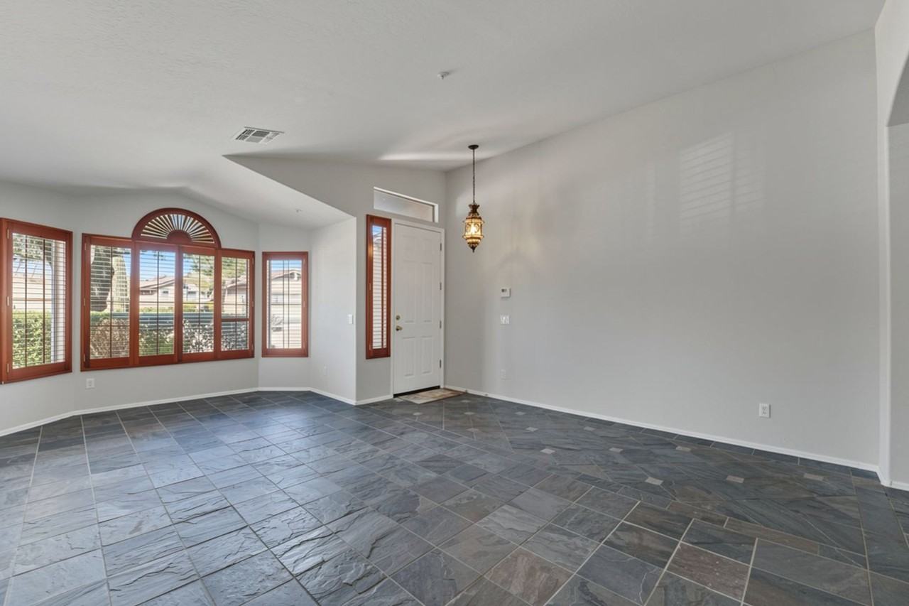 10279 E Hillery Dr - Photo 6 of 43