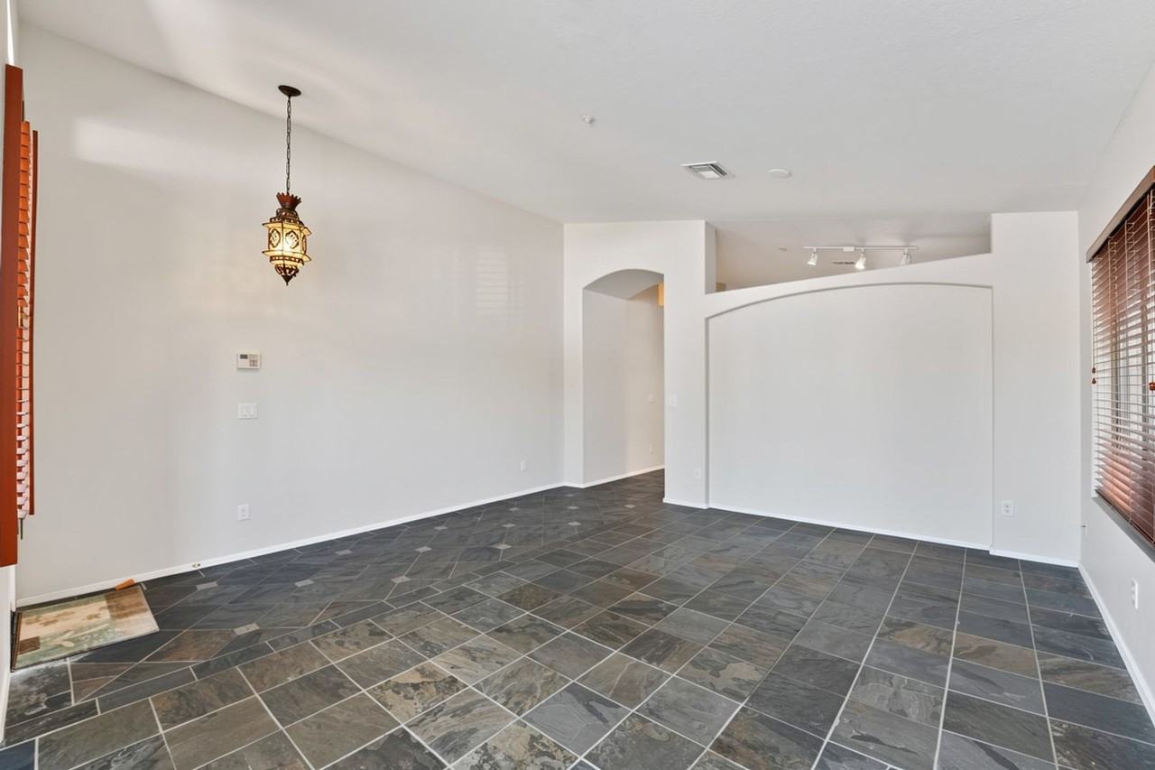 10279 E Hillery Dr - Photo 7 of 43
