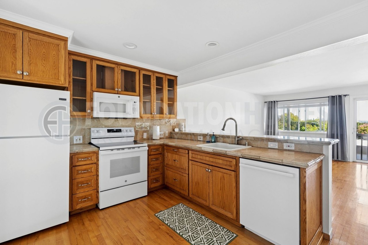 237 Picnic Ave #10 - Photo 3 of 12