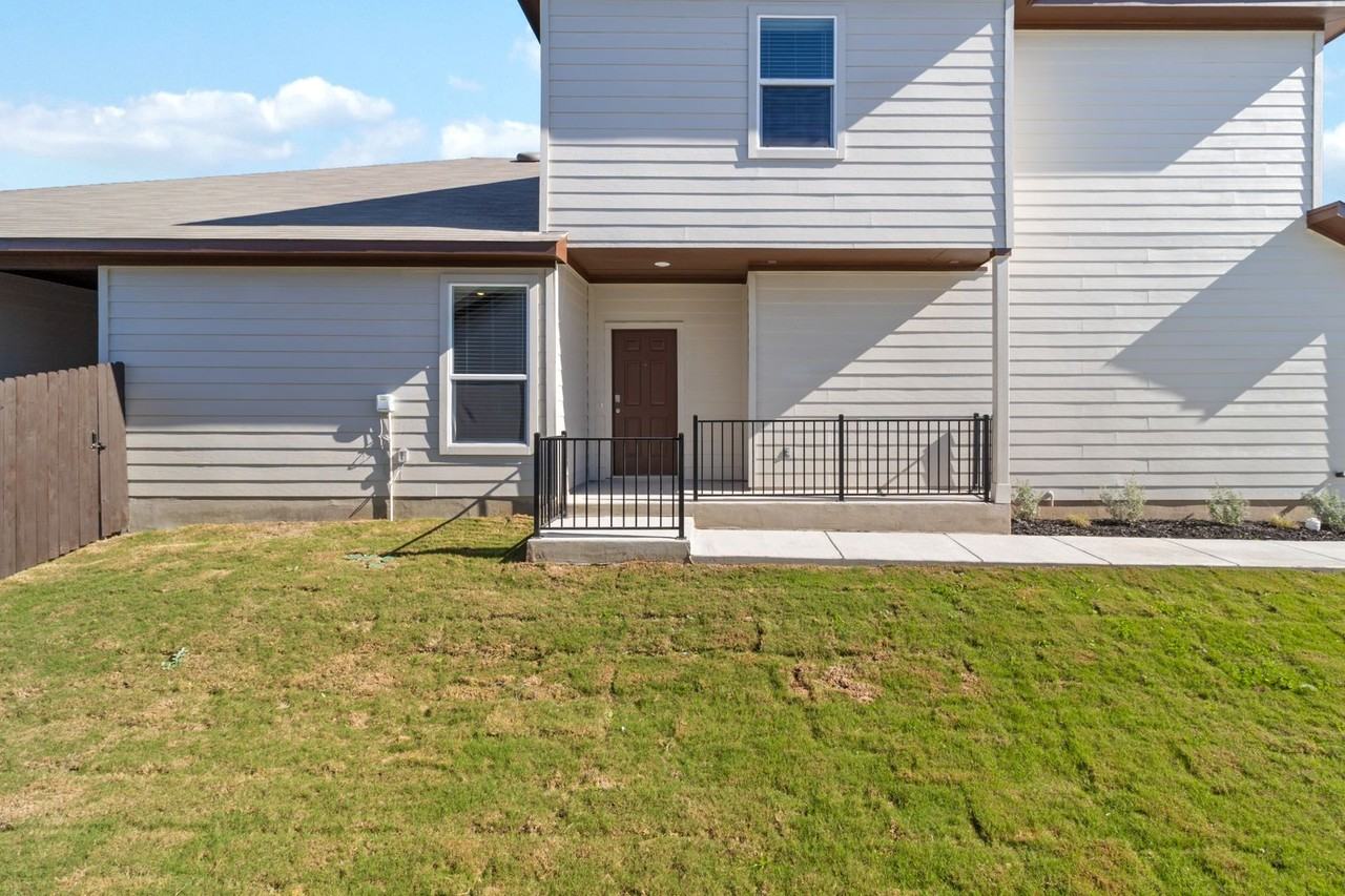 992 Staglin St #A - Photo 3 of 34