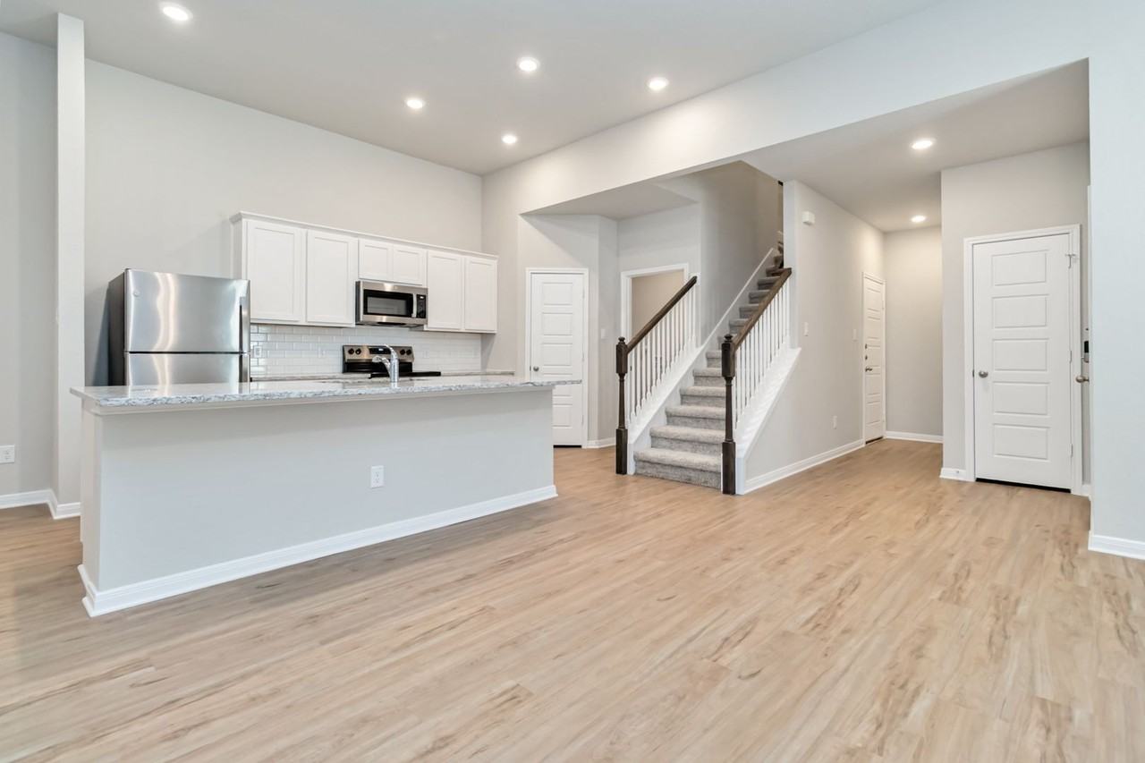 992 Staglin St #A - Photo 4 of 34