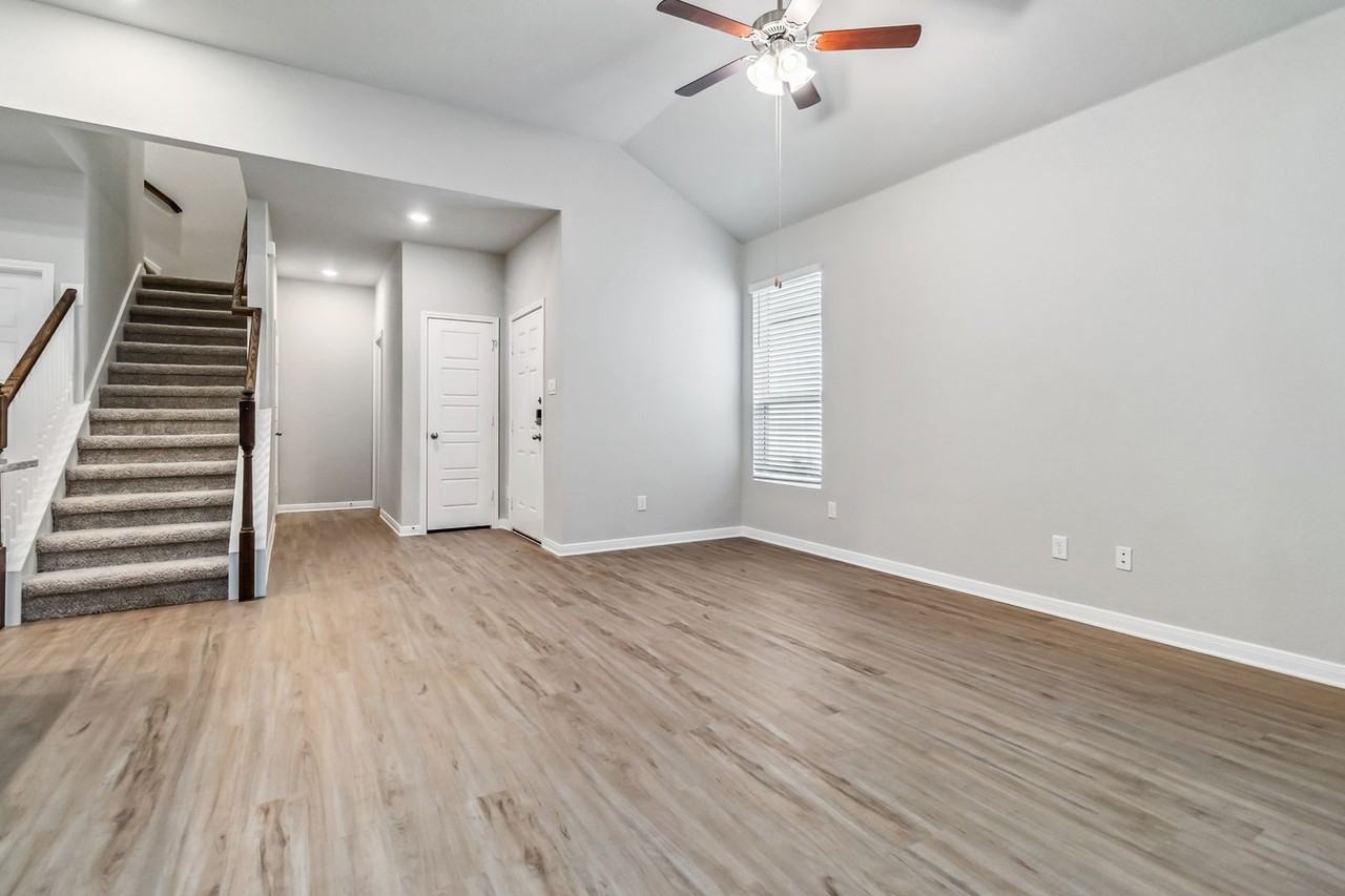 992 Staglin St #A - Photo 5 of 34
