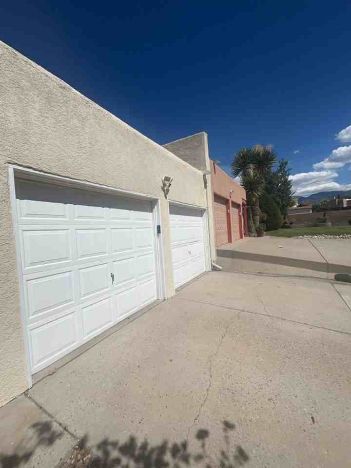 5352 Thomas Pl Ne - Photo 2 of 23