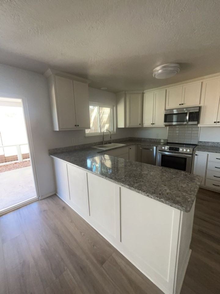 5352 Thomas Pl Ne - Photo 5 of 23