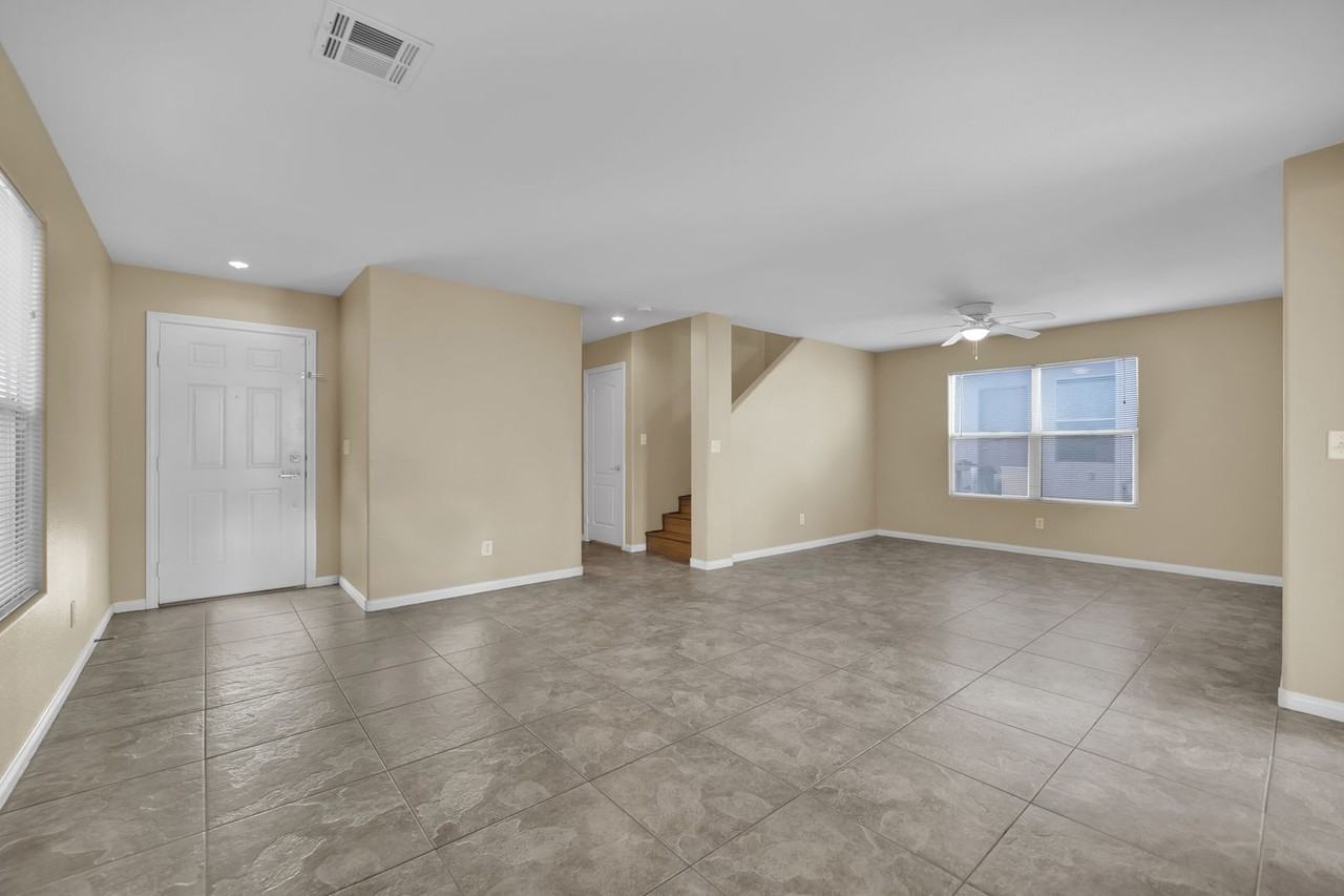 9965 Lorian St - Photo 4 of 38