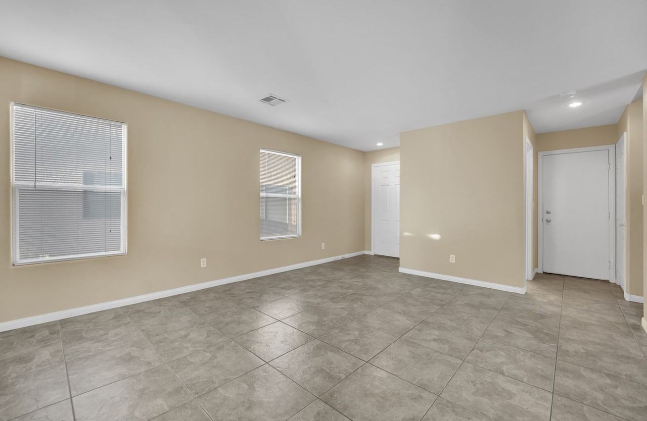 9965 Lorian St - Photo 5 of 38