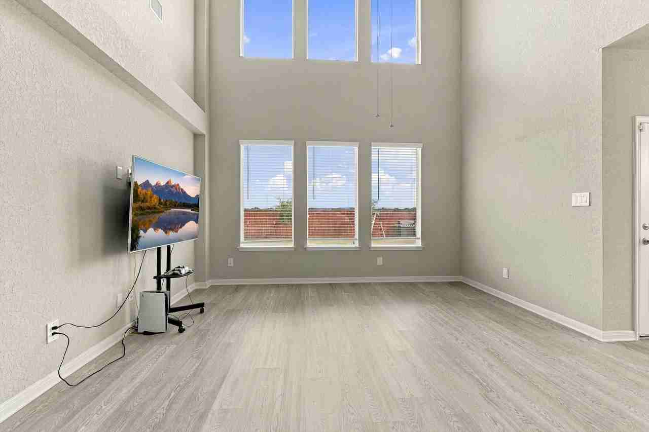 943 Earp Blvd - Photo 7 of 24