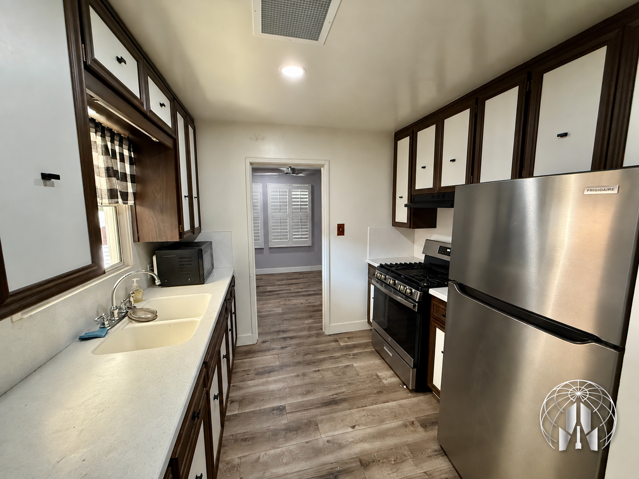 621 Skyline Ave - Photo 4 of 21