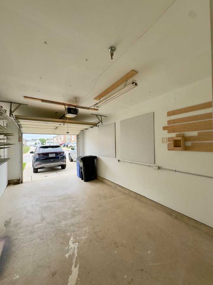 170 Mohegan Dr - Photo 2 of 24