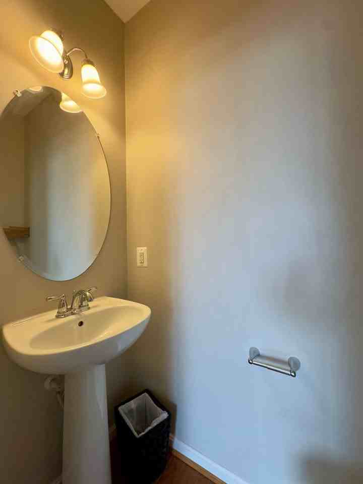 170 Mohegan Dr - Photo 5 of 24
