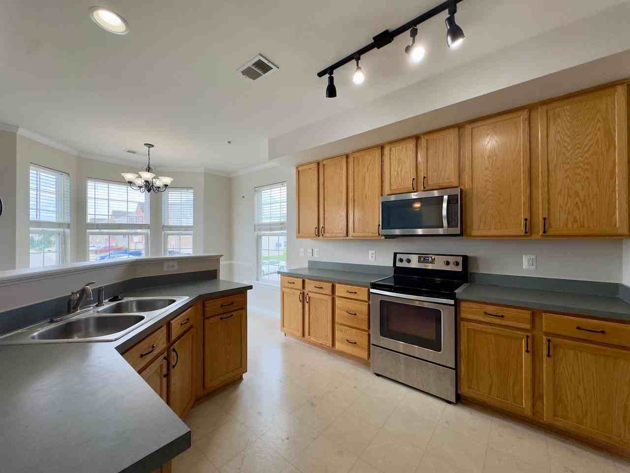 170 Mohegan Dr - Photo 7 of 24