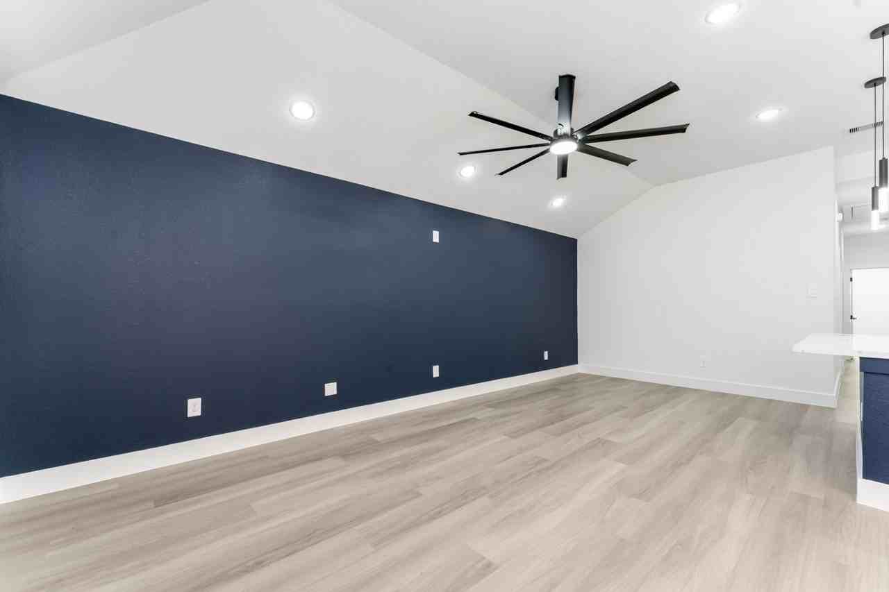 9406 Sandra St - Photo 6 of 17