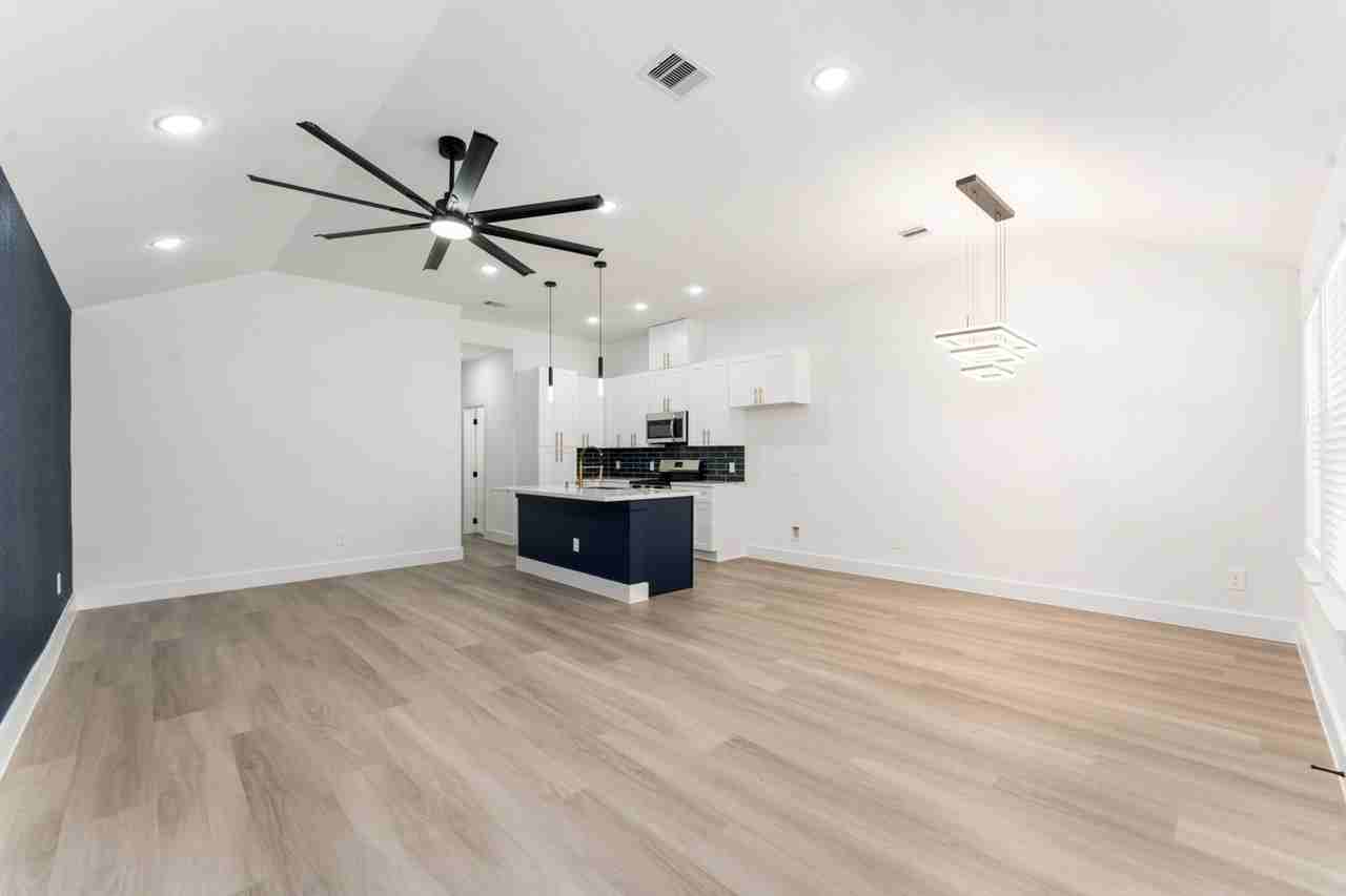 9406 Sandra St - Photo 5 of 17