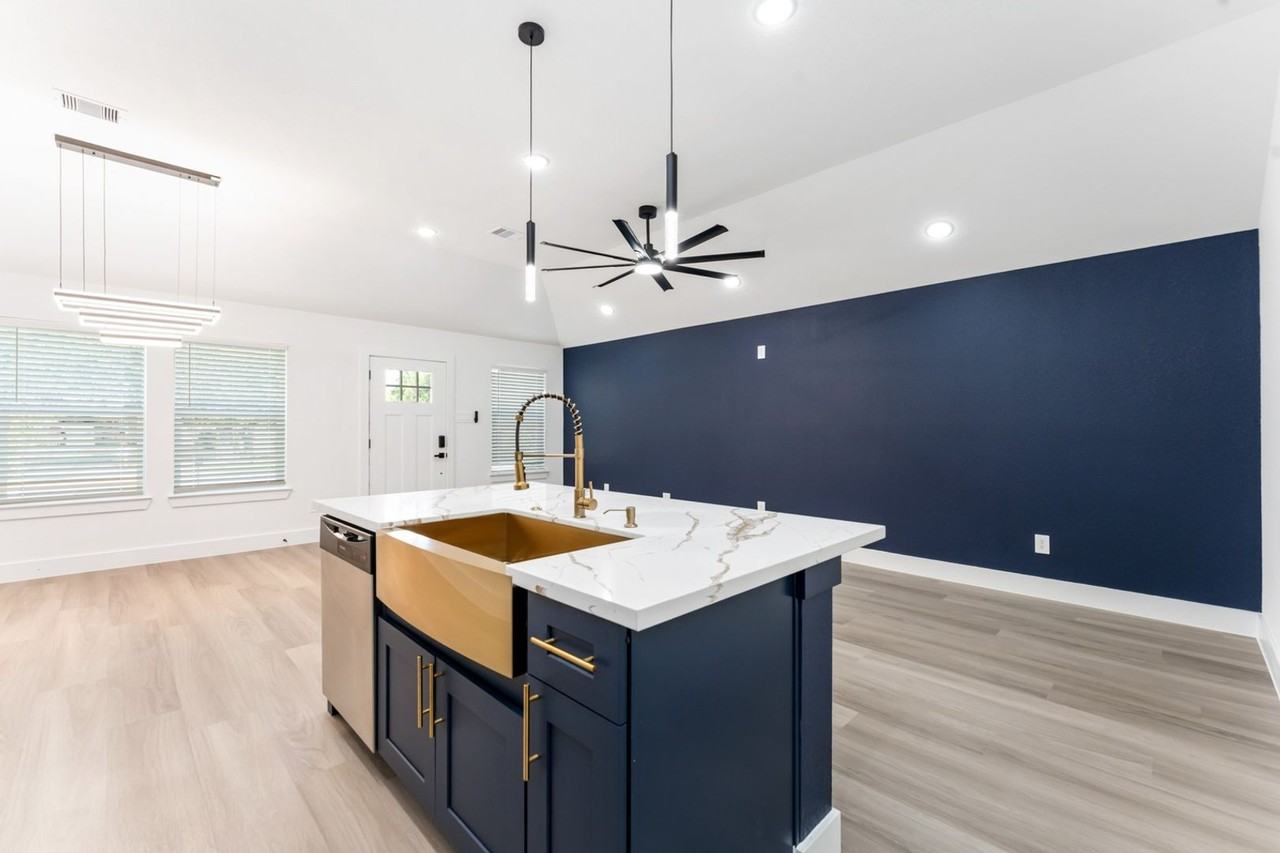 9406 Sandra St - Photo 3 of 17