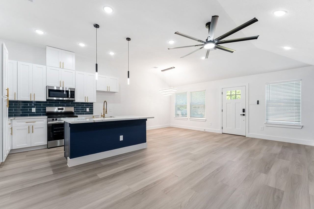 9406 Sandra St - Photo 4 of 17