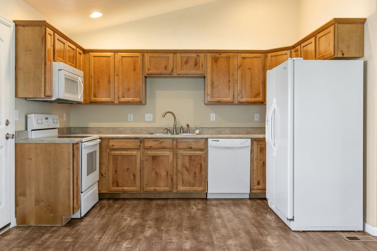 2235 Sopris Cir - Photo 2 of 25