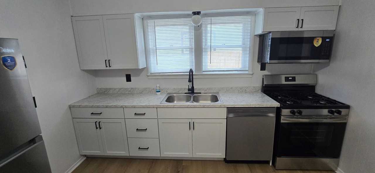 2612 Franklin Ave - Photo 2 of 16