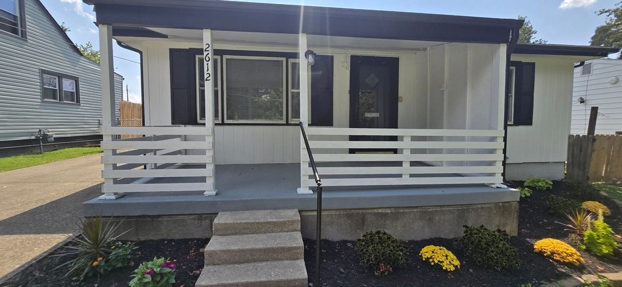 2612 Franklin Ave - Photo 3 of 16
