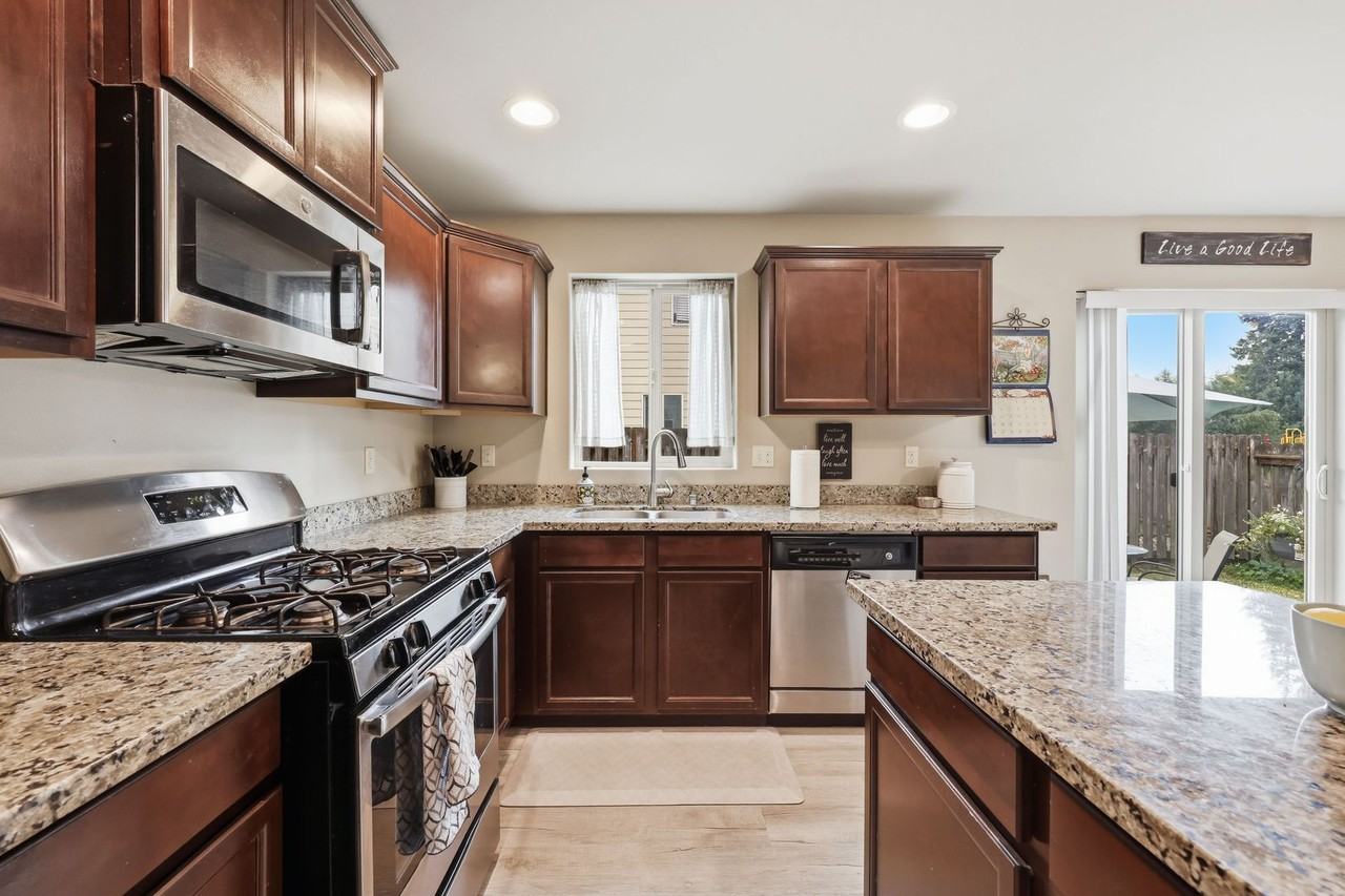 291 Ne Tronson Cir - Photo 2 of 31