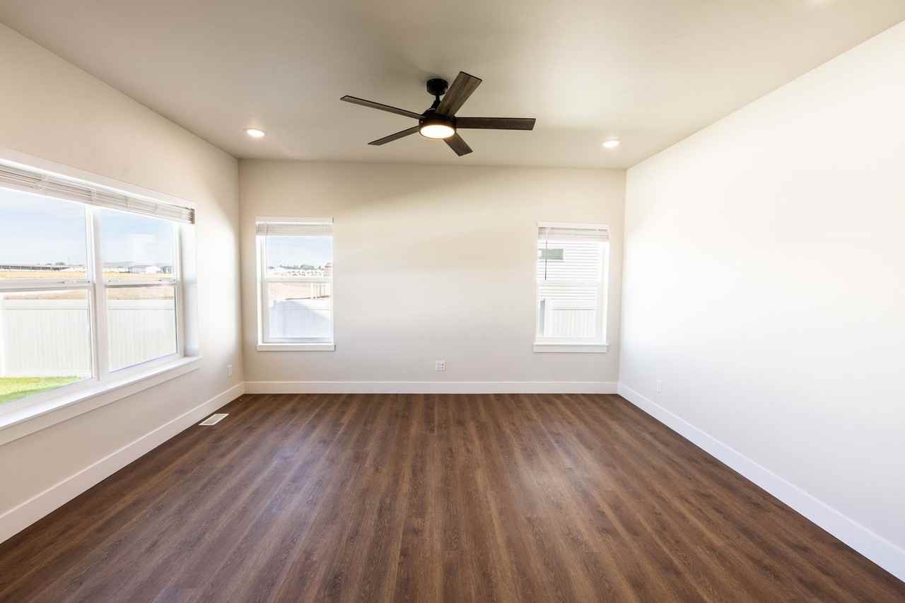 664 S Idaho Ave - Photo 4 of 22